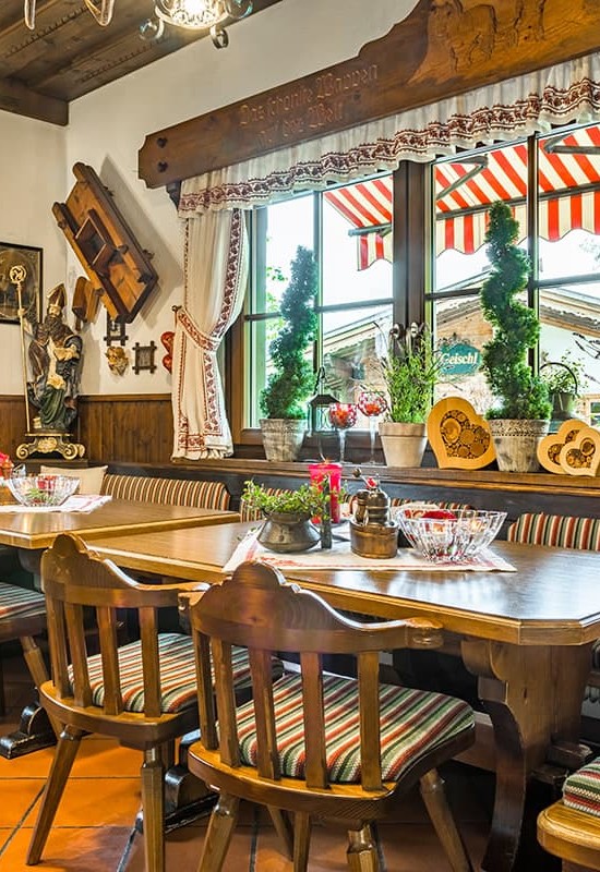 Gemütliches Restaurant und Stube im Berggasthof Wildau