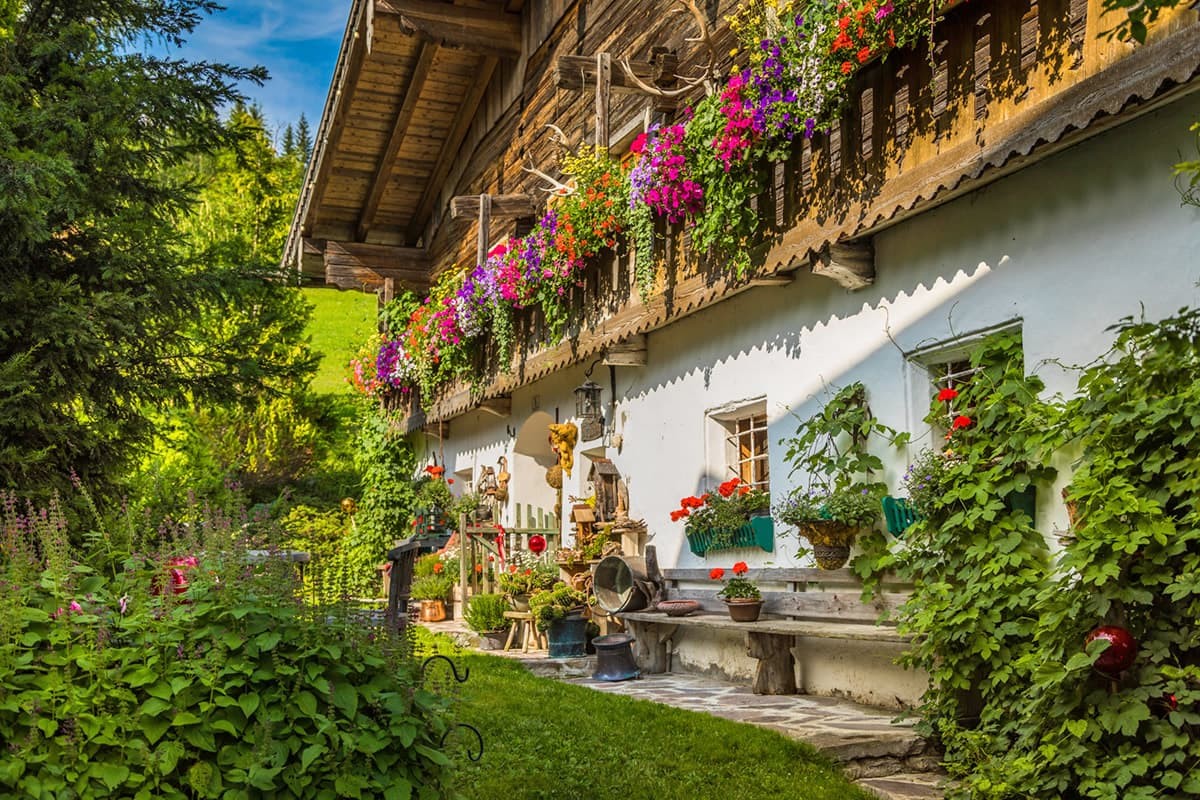 Blumengeschmückter Erbhof Wildau