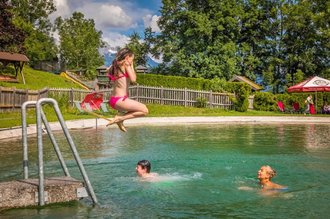 Spung in den Badesee