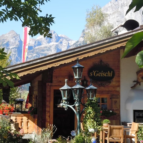 Unsere gemütliche Almhütte zum Zusammensitzen und Feiern