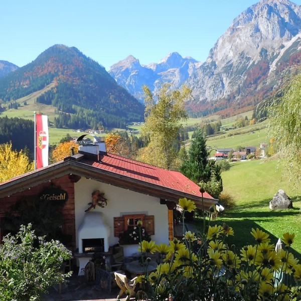 Geischt und im Hintergrund das majestätische Tennengebirge