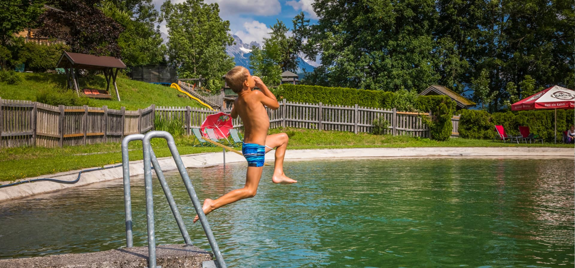 Badespaß am eigenen Schwimmteich