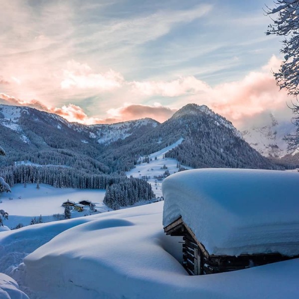 Tief verschneites Lammertal