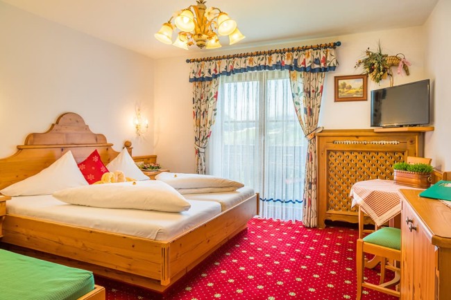 Große gemütliche Zimmer mit viel Licht